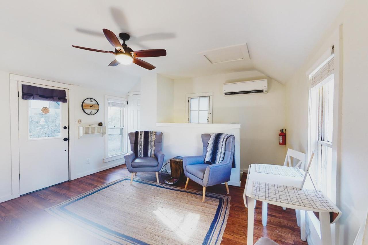 The Pink House On Main - Upper Apartment Eureka Springs Ngoại thất bức ảnh