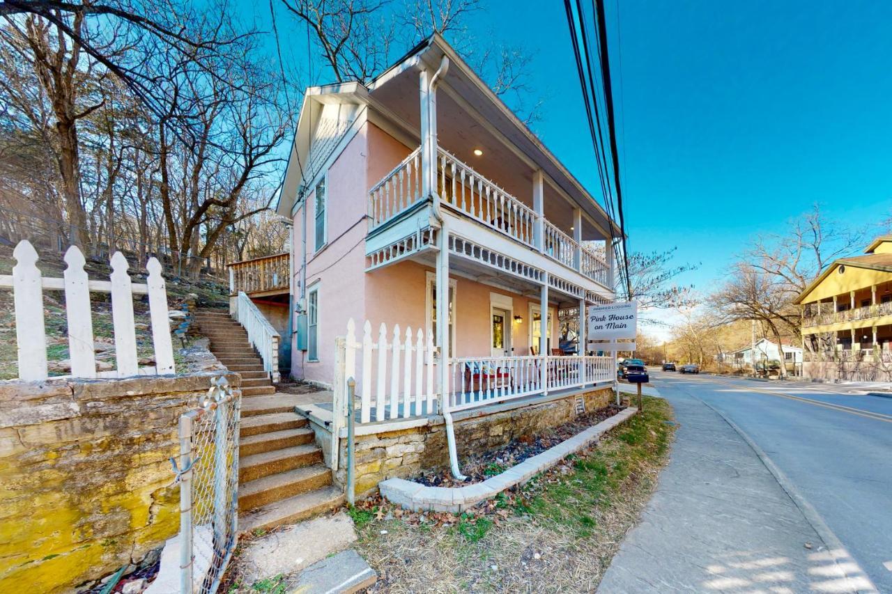 The Pink House On Main - Upper Apartment Eureka Springs Ngoại thất bức ảnh